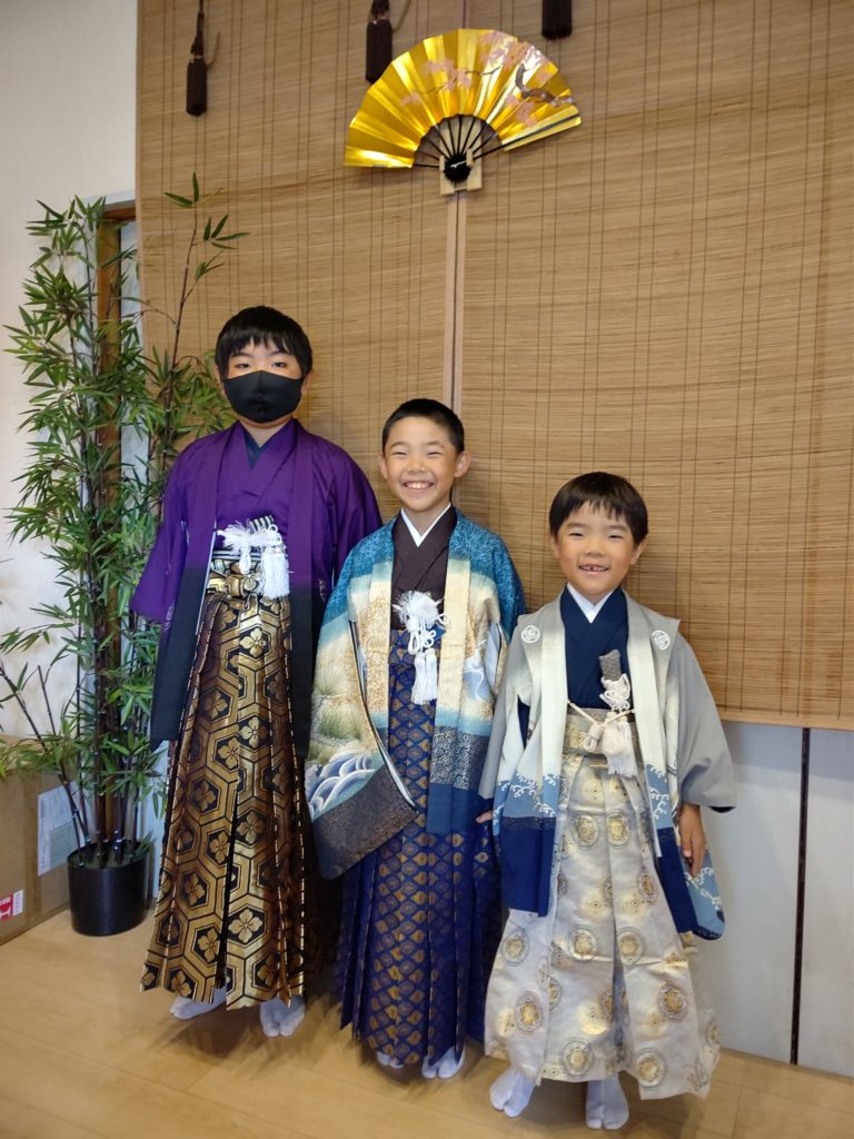 袴の3兄弟